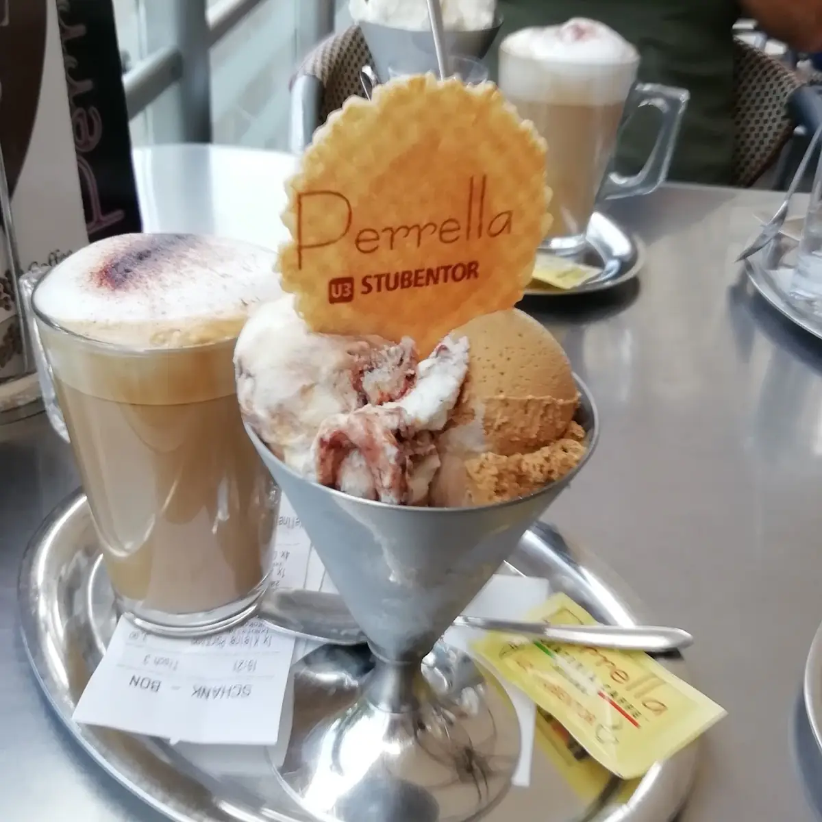 Kaffe, Eissalon Caffè Perrella