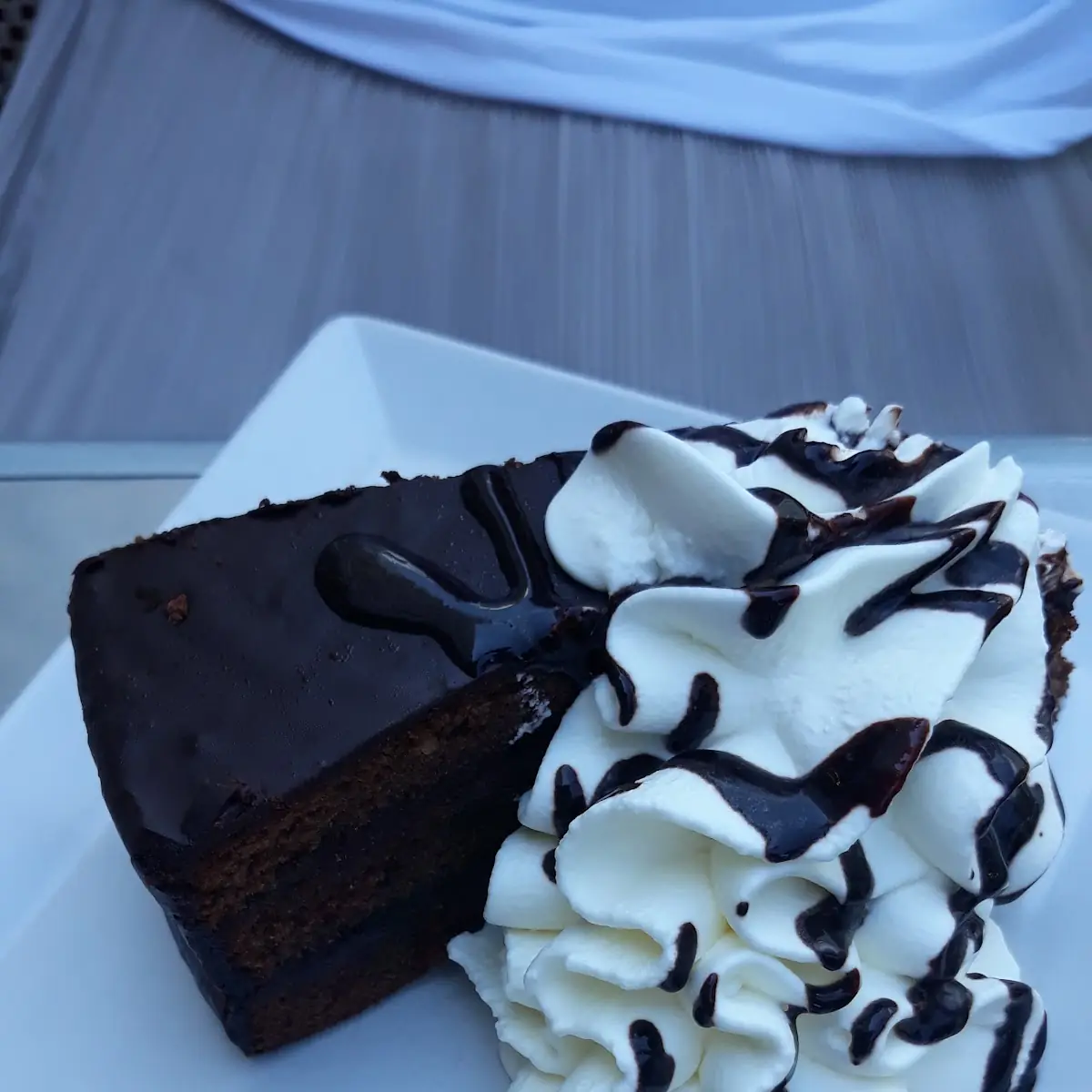 Tort Sachera, Eissalon Caffè Perrella