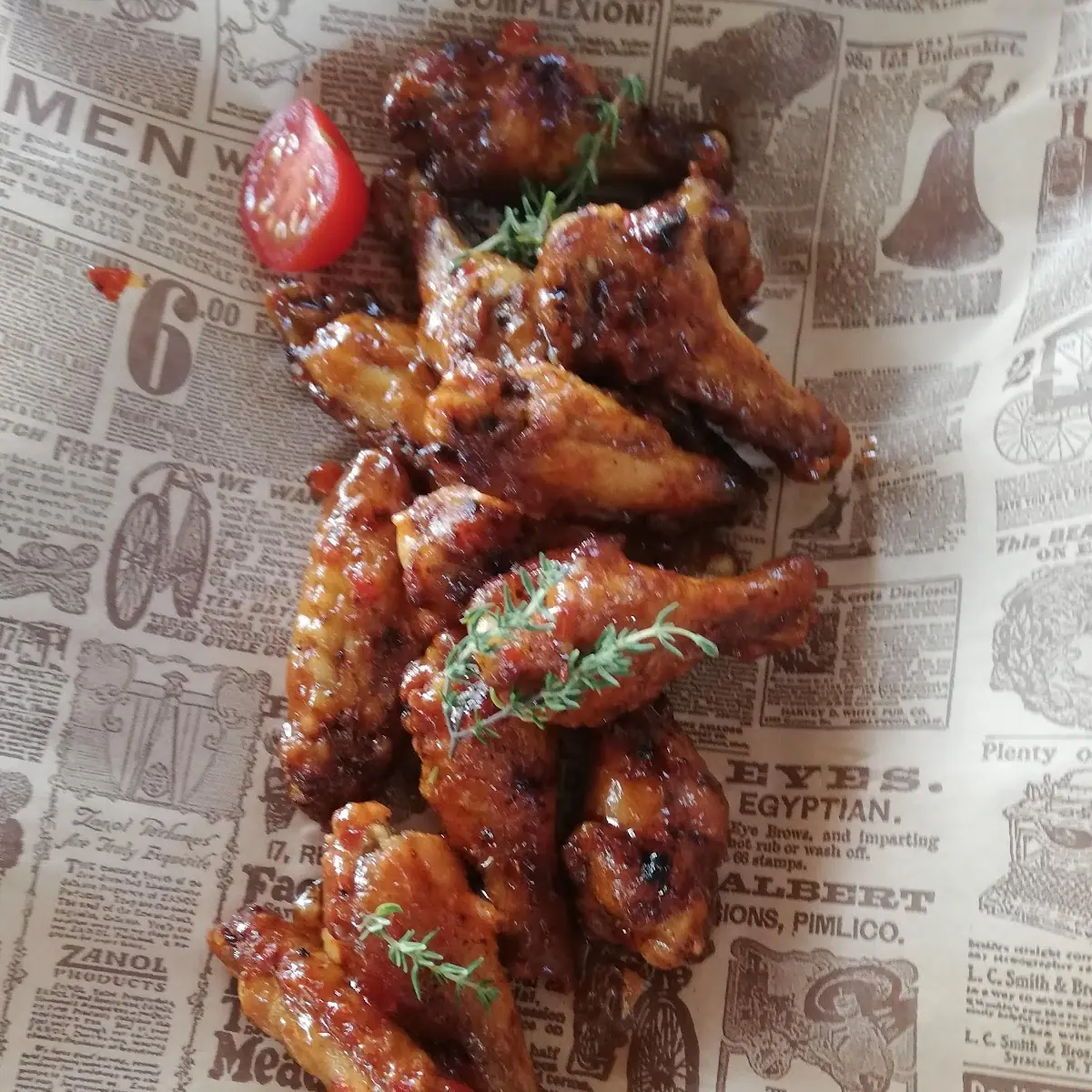 Menü Wings Box - 6 Stk Mit Pommes + Dessert sweets by Ana