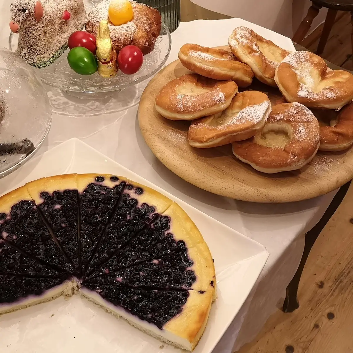 Heidelbeer Cheesecake Und Bauernkrapfen