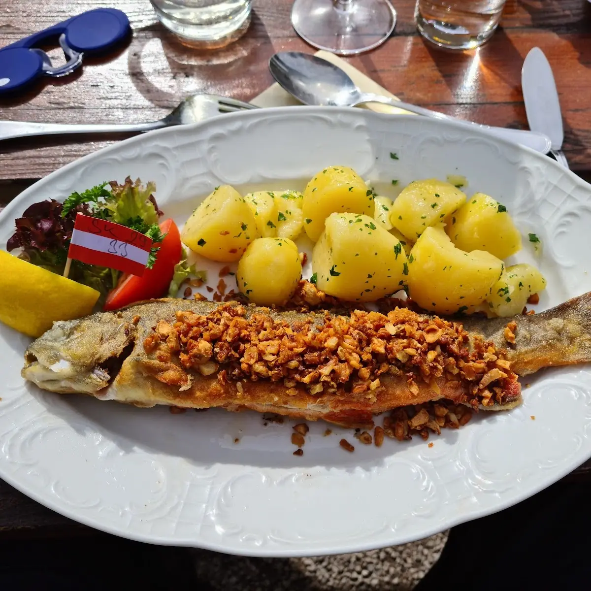 Saibling Im Knoblauchmantel