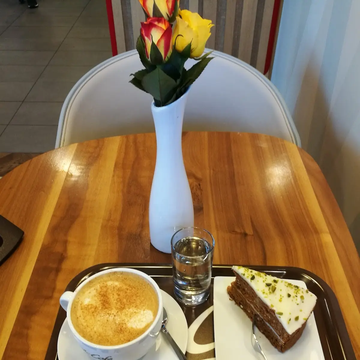 Cappuccino Und Carrot Cake