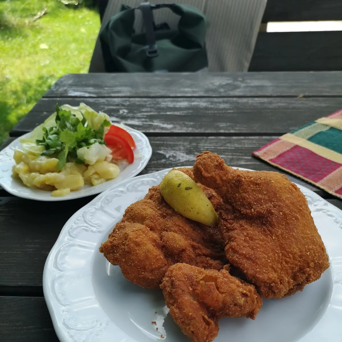 Halbes Backhendl Mit Gemischten Salat