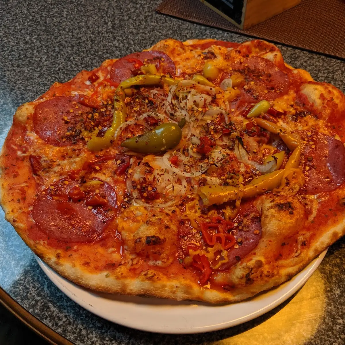 Die Mittelscharfe Pizza