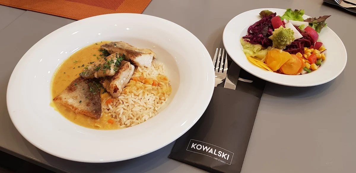 Fischcurry Mit Duftreis Und Gemischtem Salat