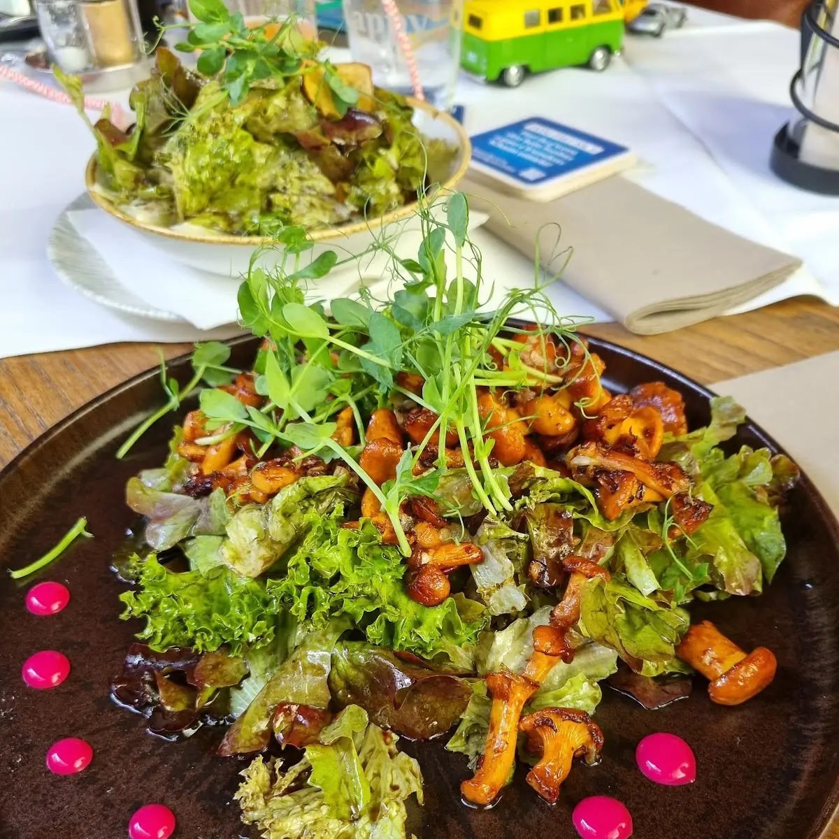 Eierschwammerl Auf Blattsalat