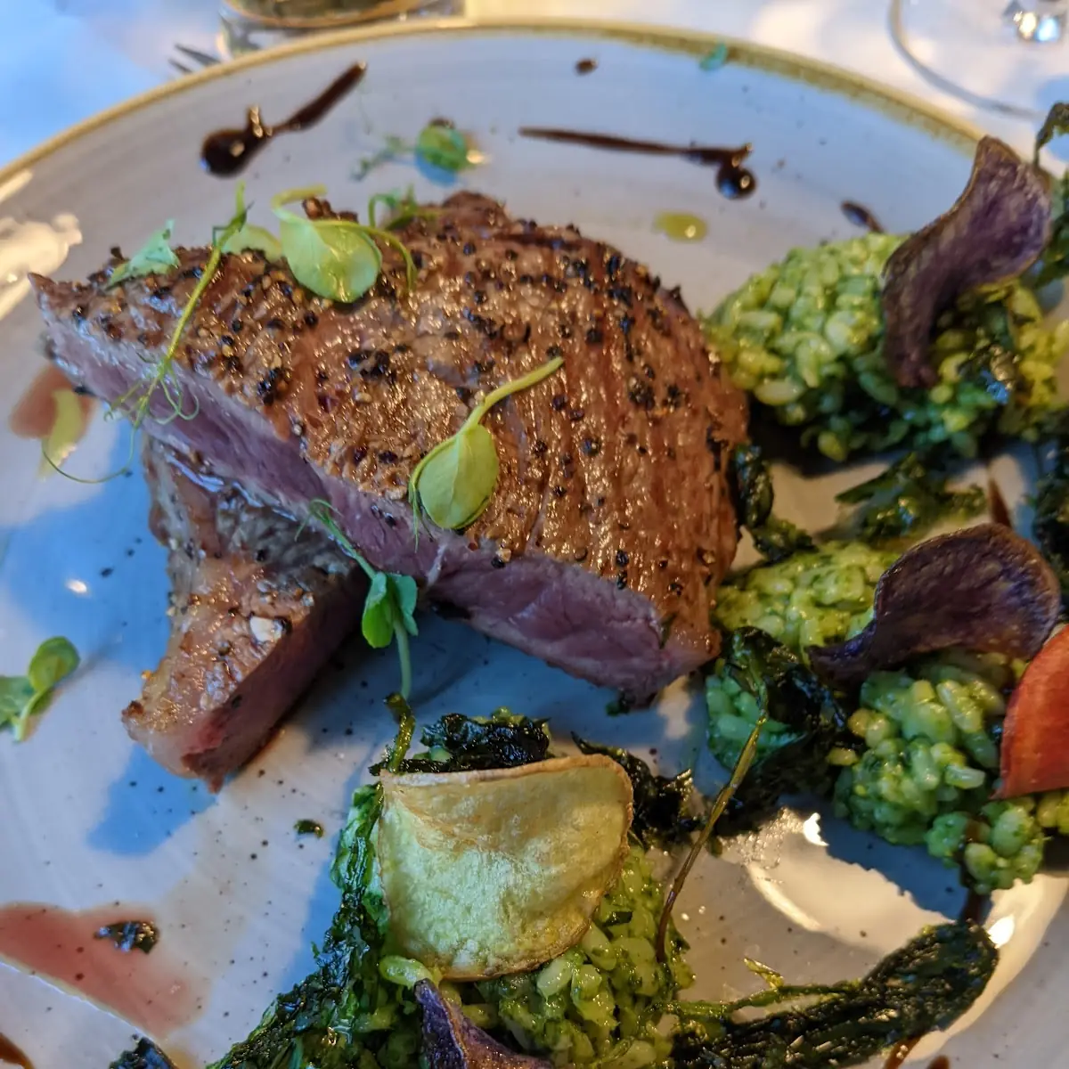Rosa Gebratene Beiriedschnitte Mit Bärlauchrisotto