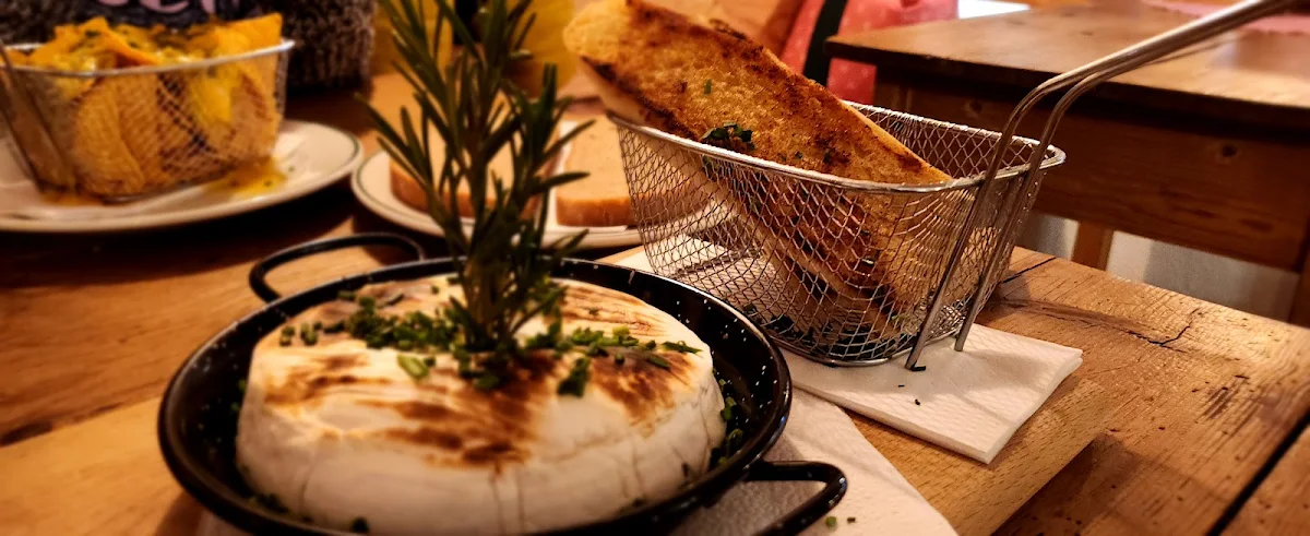 Baked Brie and Garlic Bread