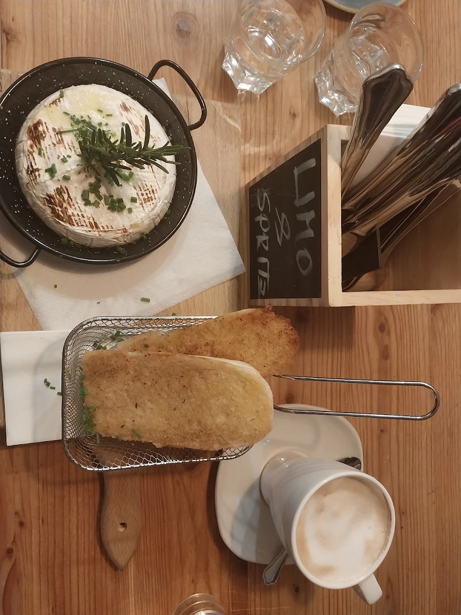 Überbacken Brie Mit Knobi-brot