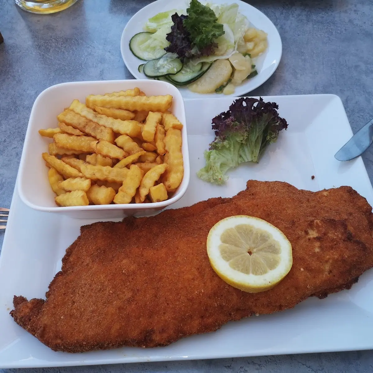 Schnitzel Wiener Art Mit Pommes