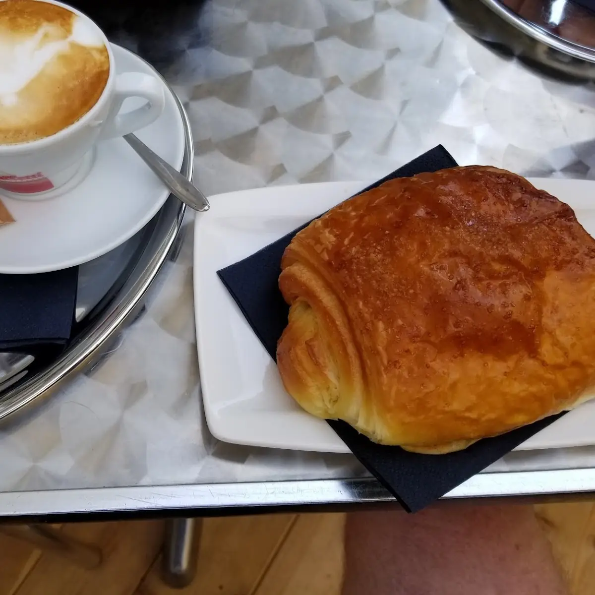 Cappuccino & Croissant