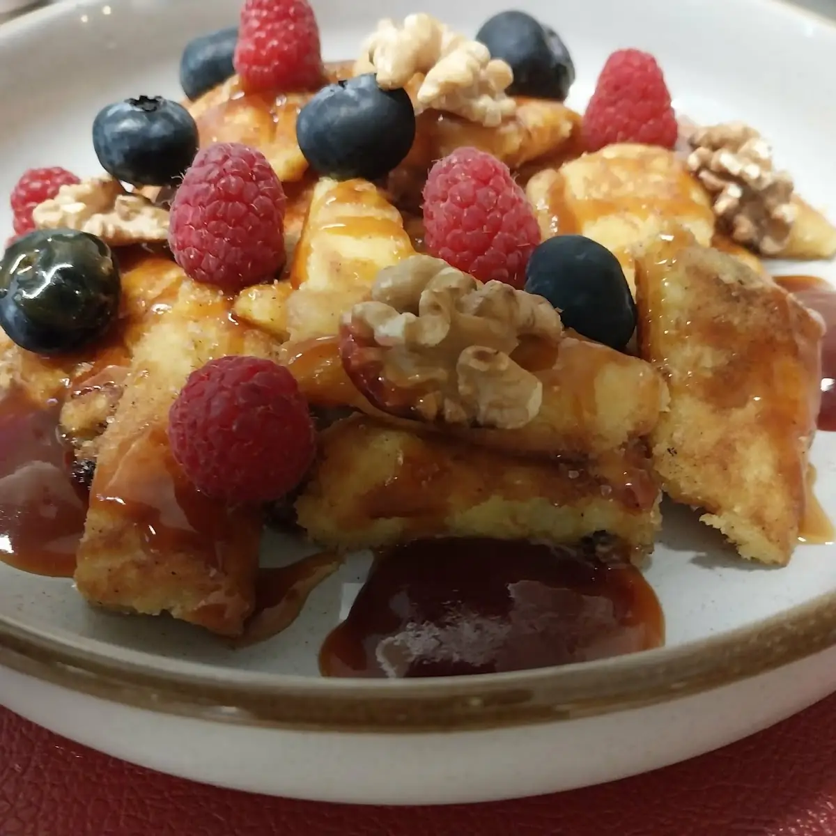 Kaiserschmarren Karamell Geröstete Walnüsse Beeren
