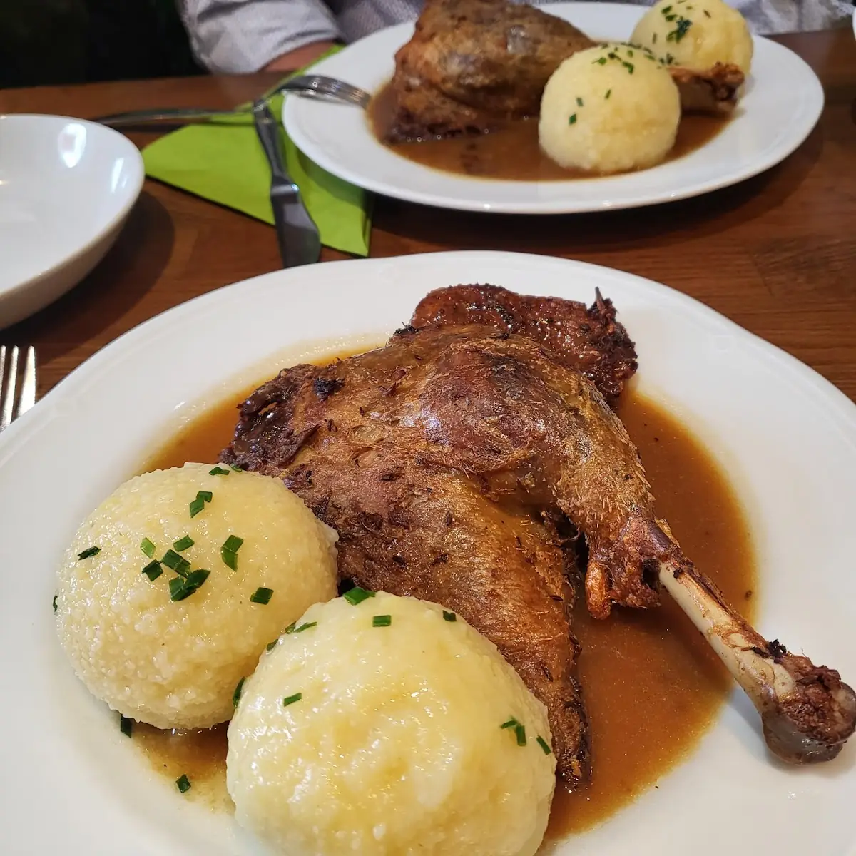 Gansl Mit Kartoffelknödeln Und Rotkraut