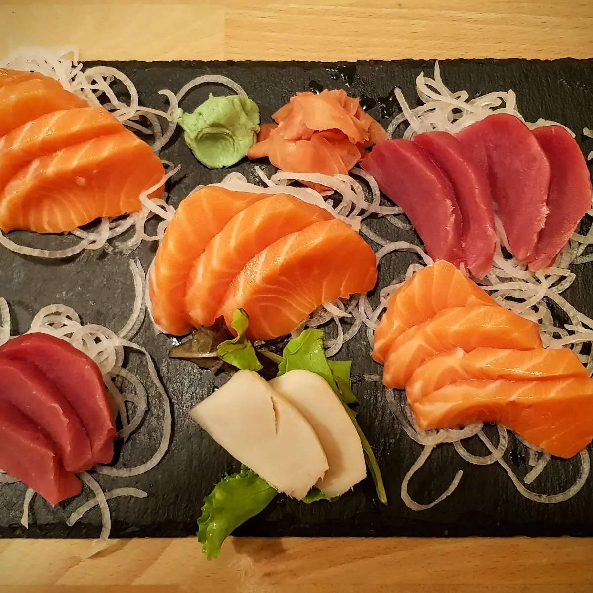 Lachs Sashimi Salad