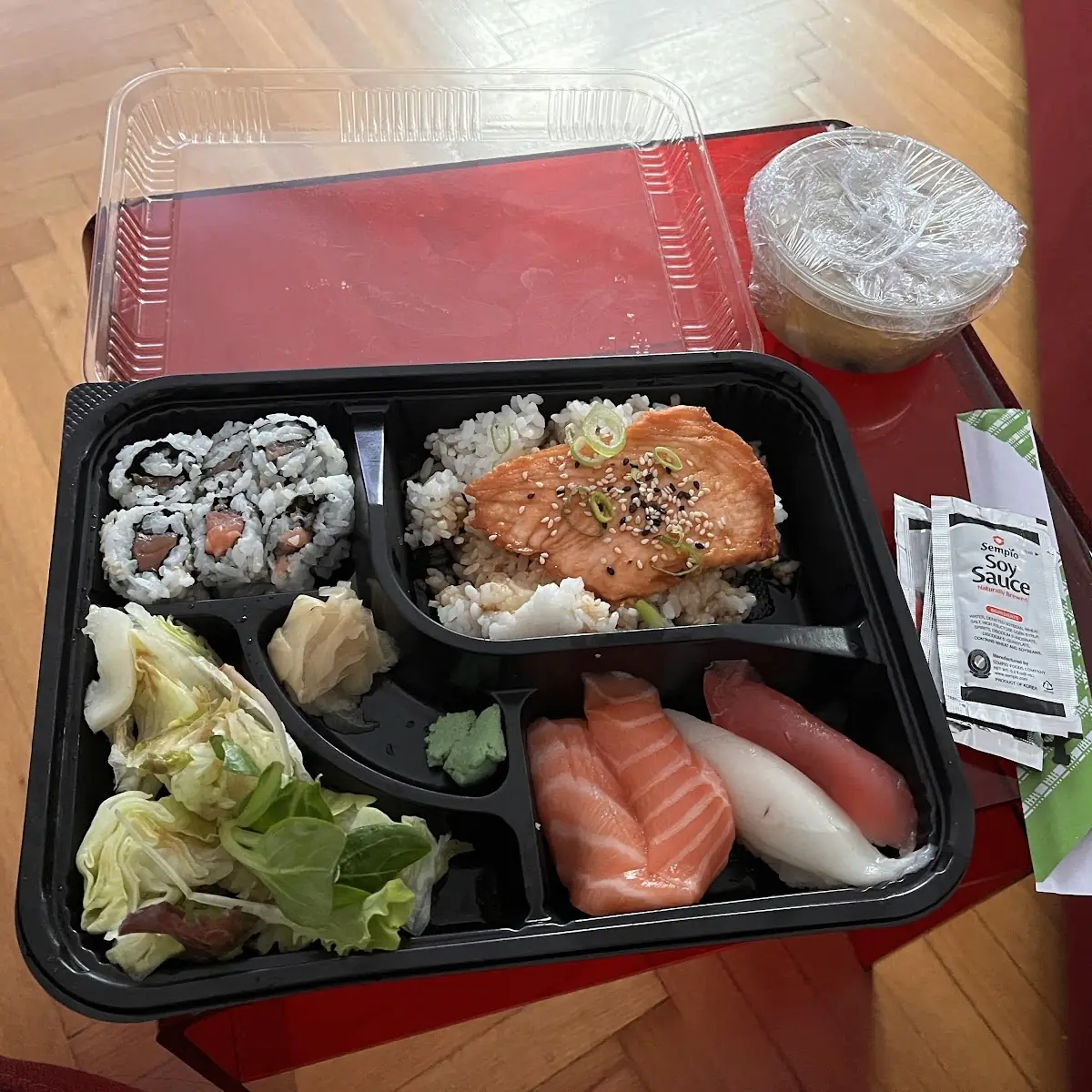 Lachs Sushi Bento