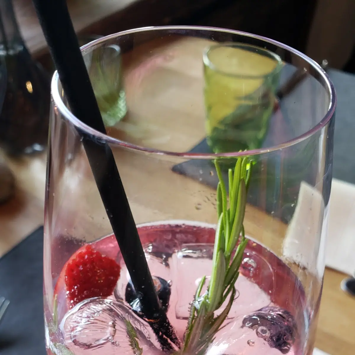 Berry Gin & Tonic