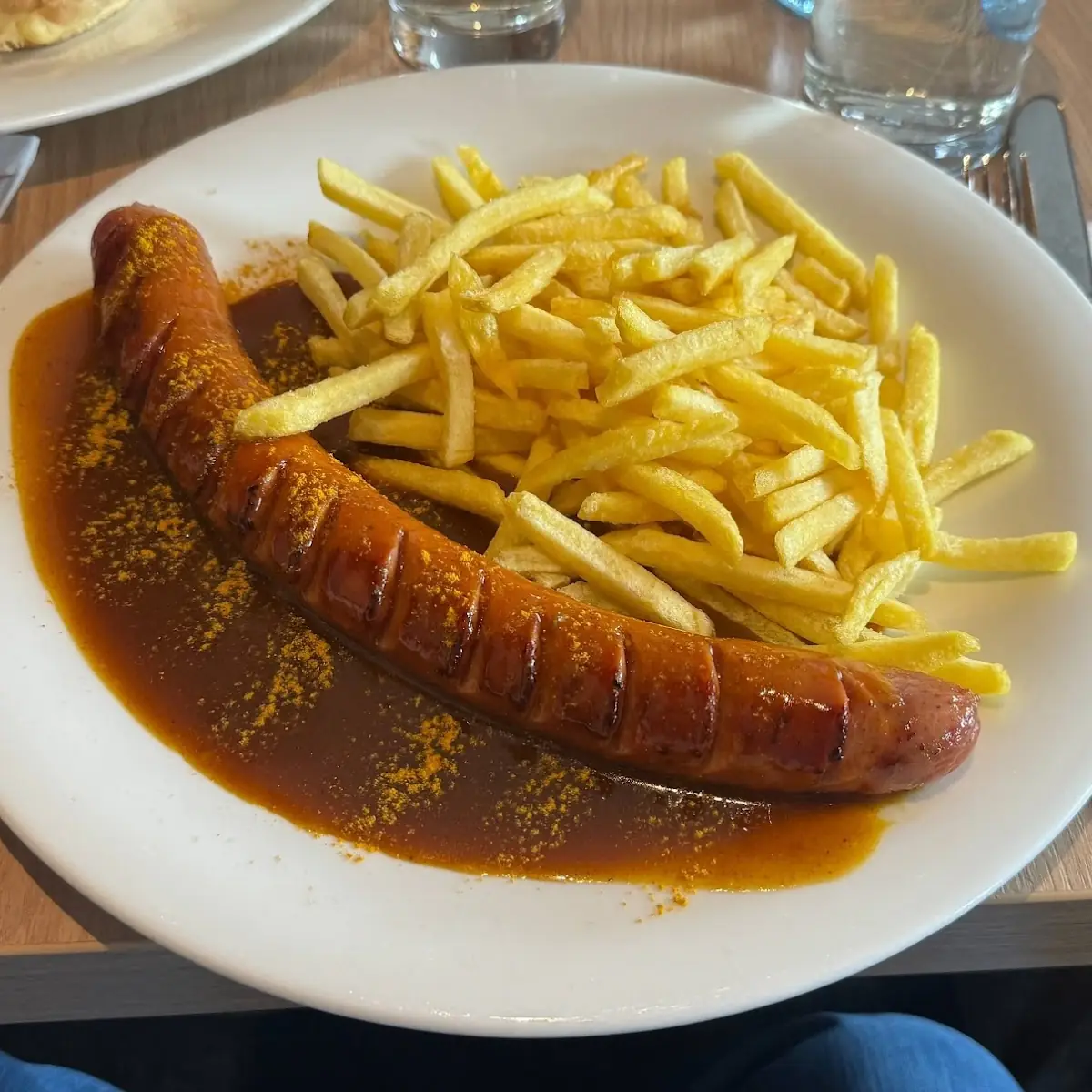 Currywurst Mit Pommes