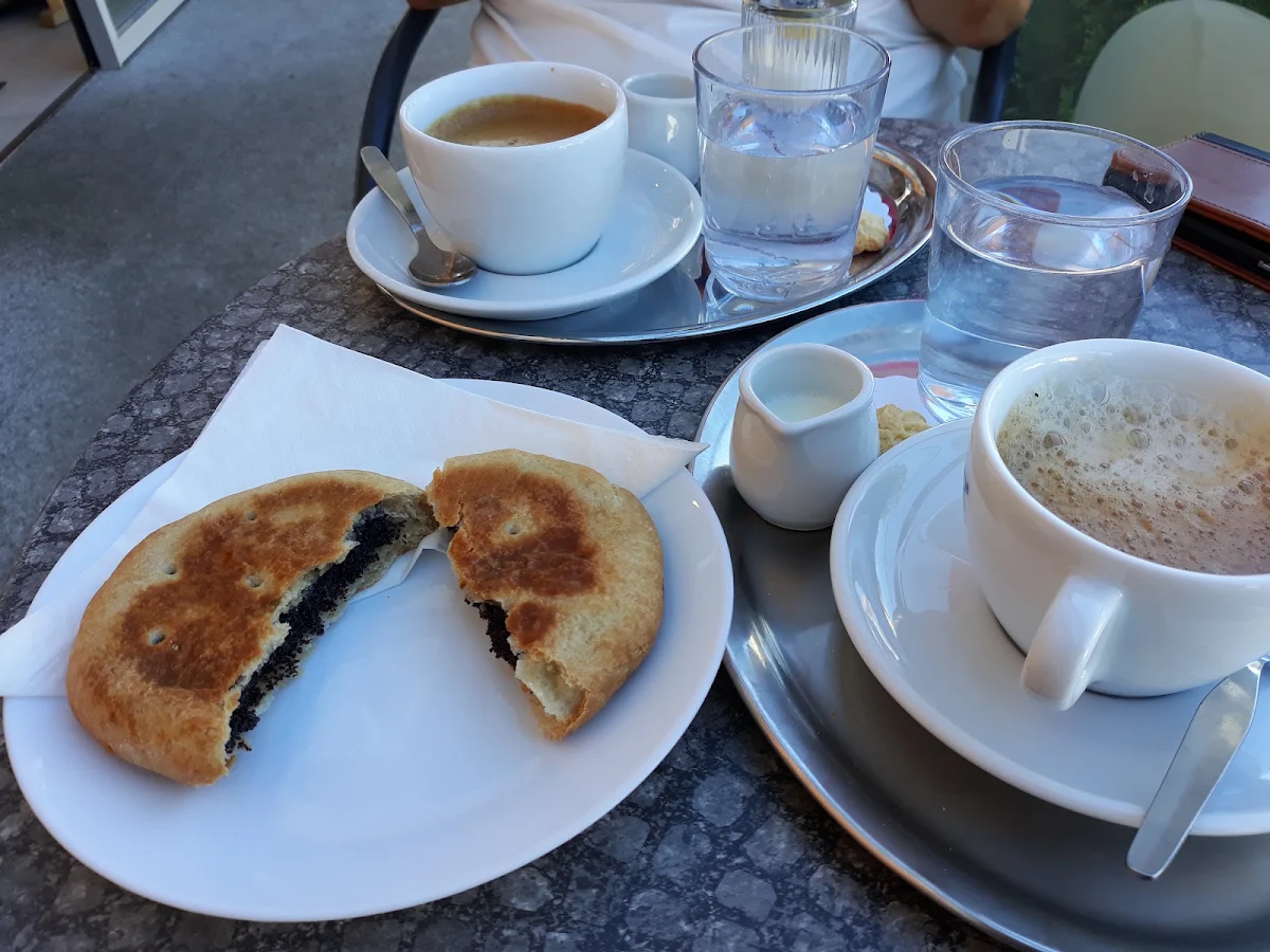 Verlängerter Kaffee U Mohnzelte