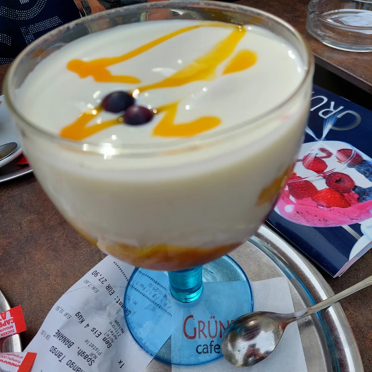 Yoghurt Mango Becher