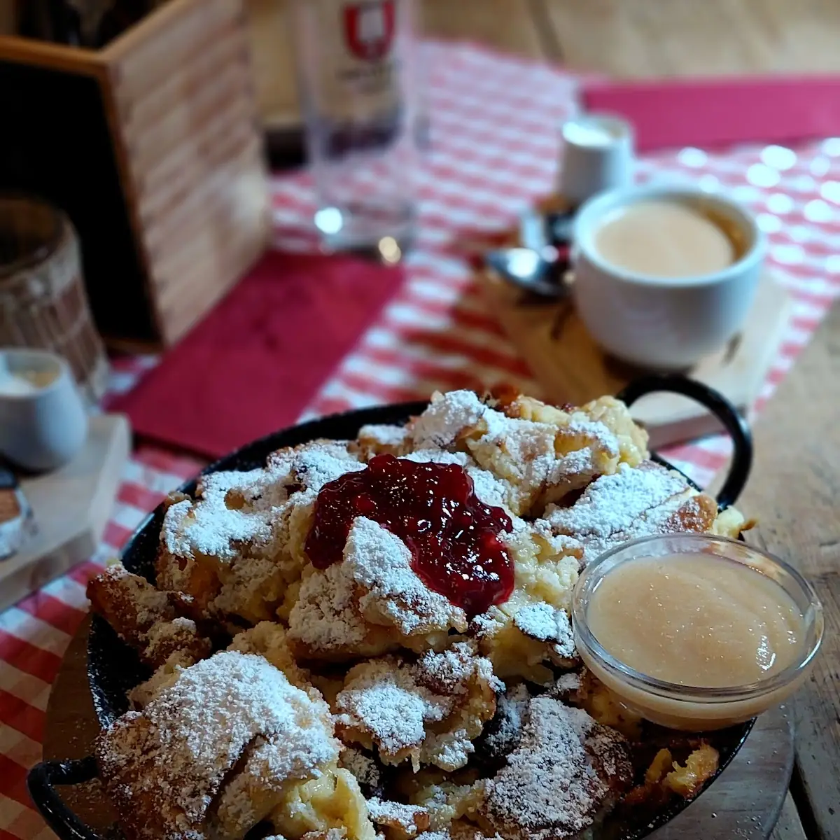Hausgemachter Kaiserschmarrn Mit Preiselbeeren