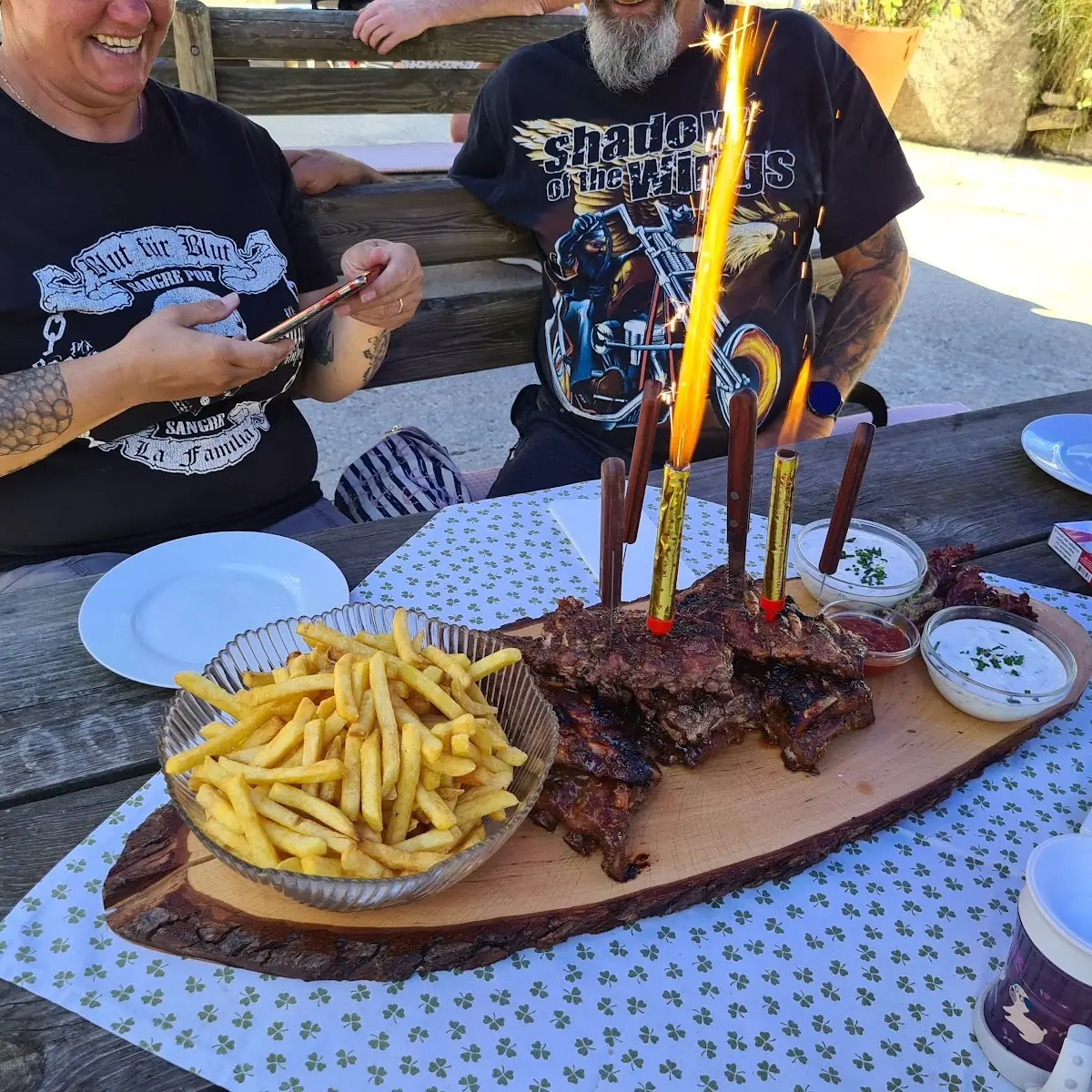 Spare Ribs Mit Pommes