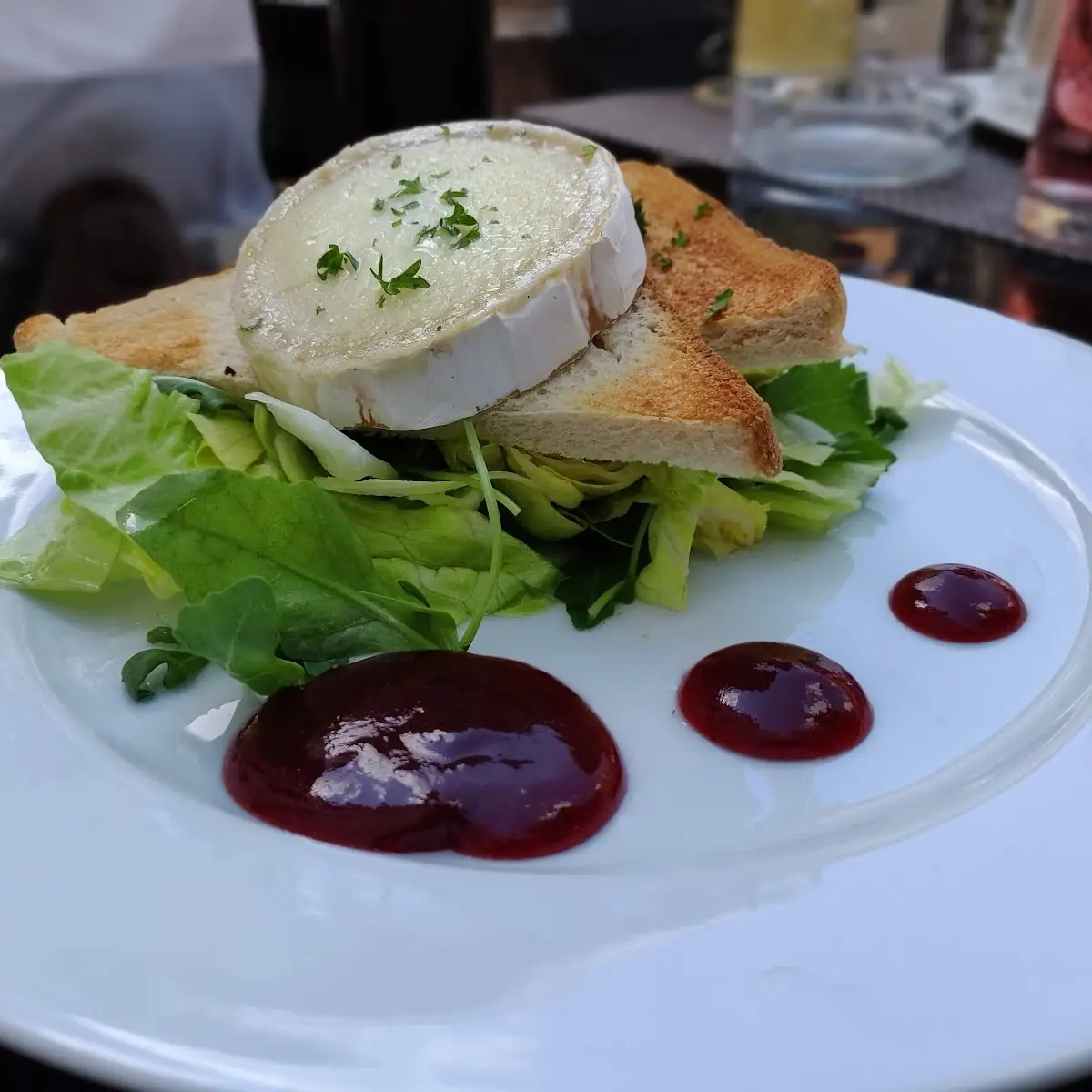 Gebratener Ziegenkäse Salat