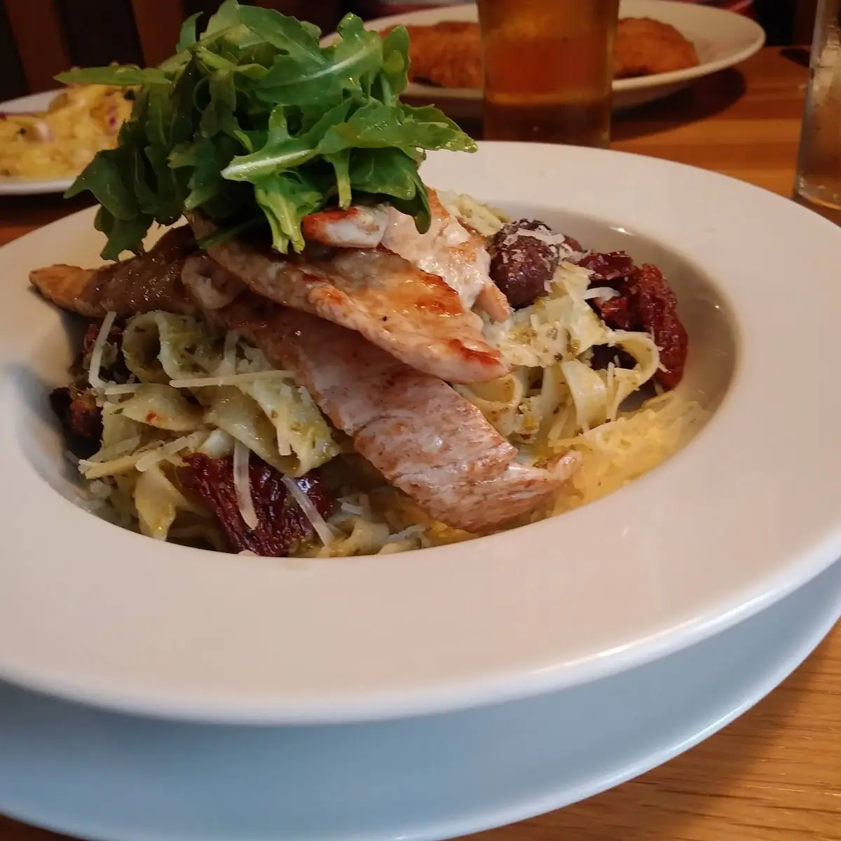 Taglitoni Mit Hähnchenfleisch Getr Tomaten U Oliven