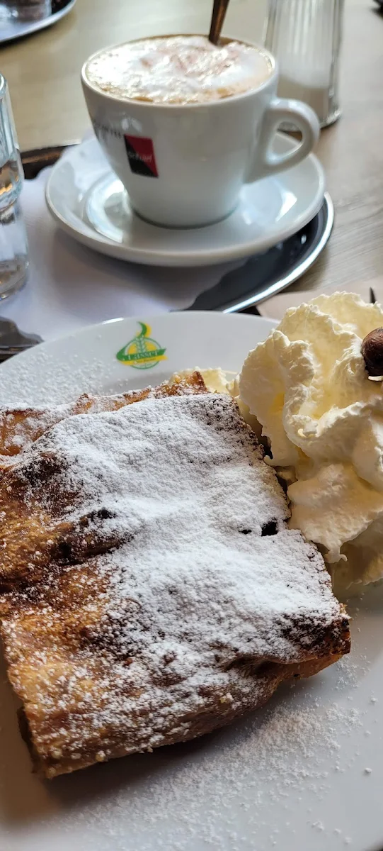 Warmer Apfelstrudel
