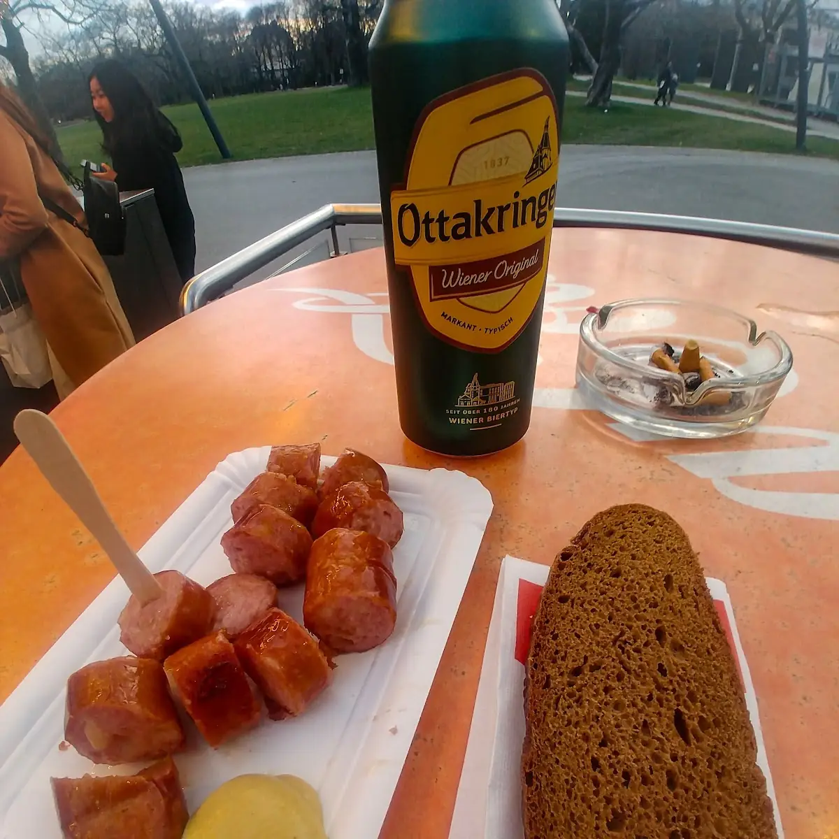 Eitrige Mit Brot Und Senf