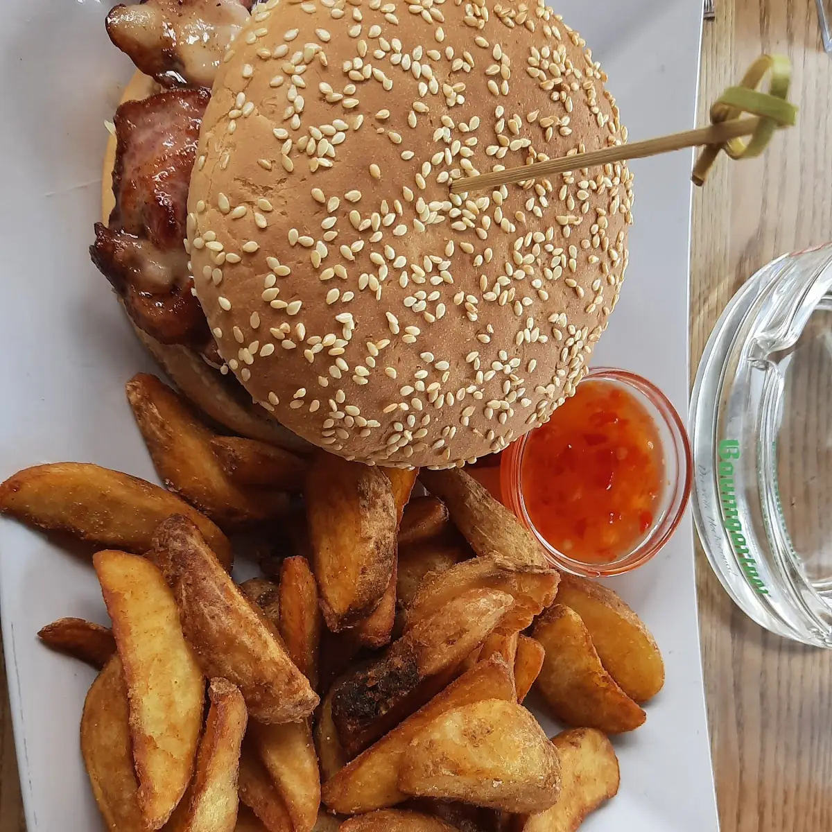 BBQ Bacon Cheese Burger Mit Wedges