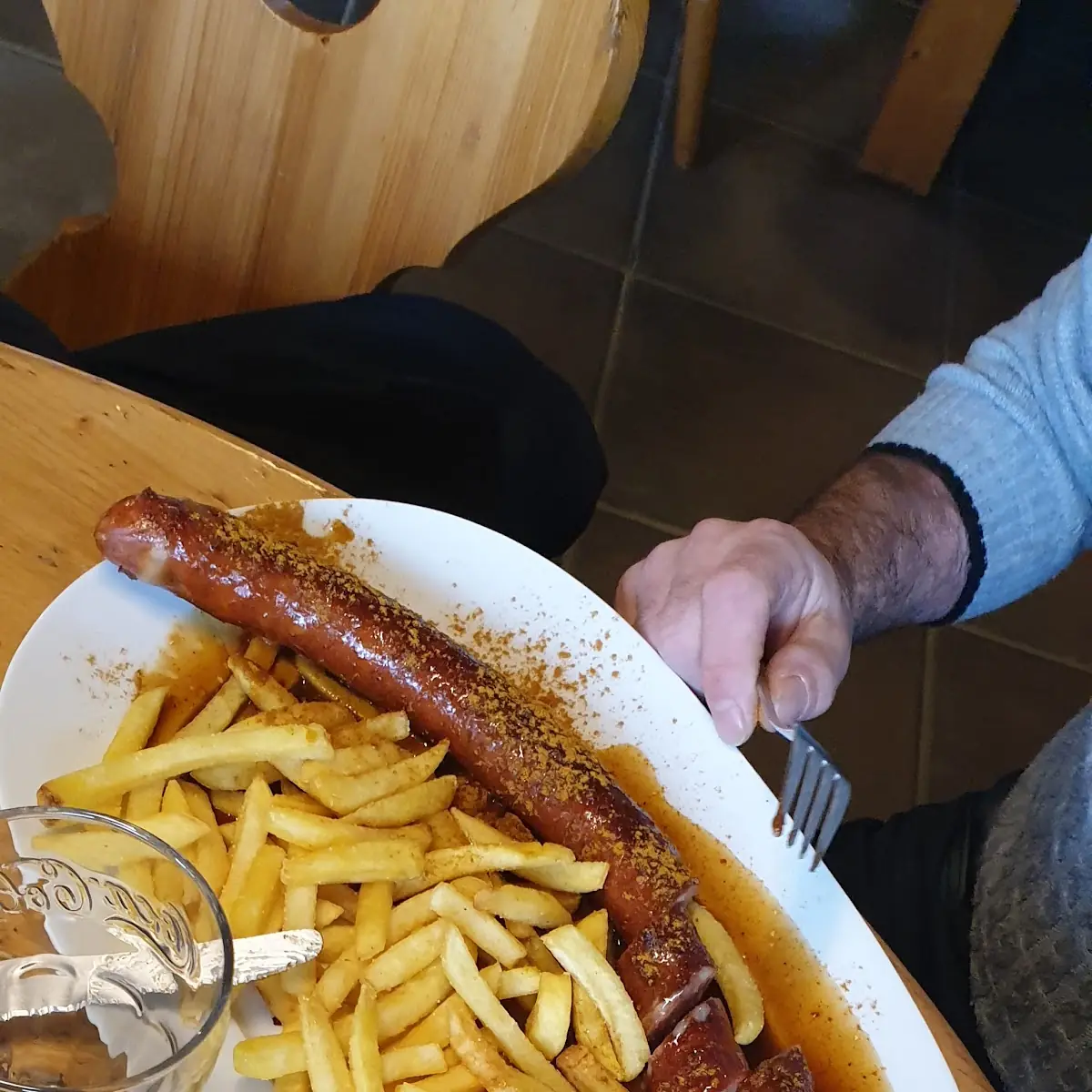 Käsecurry XXL Mit Pommes Frites