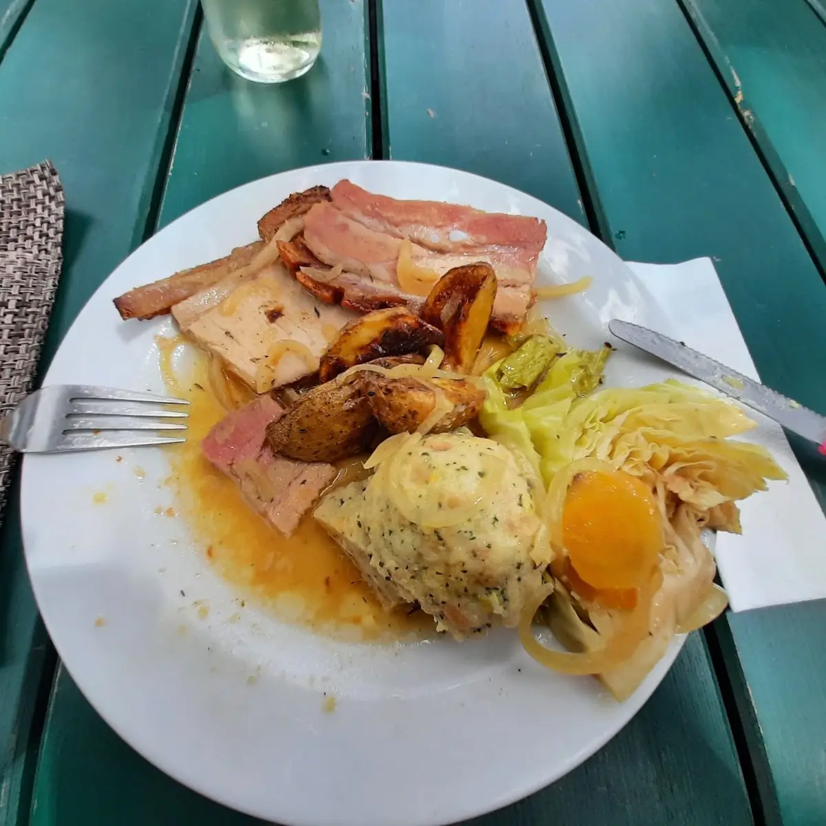 Kistenbradl Mit Semmelknödl Und Stöcklkraut