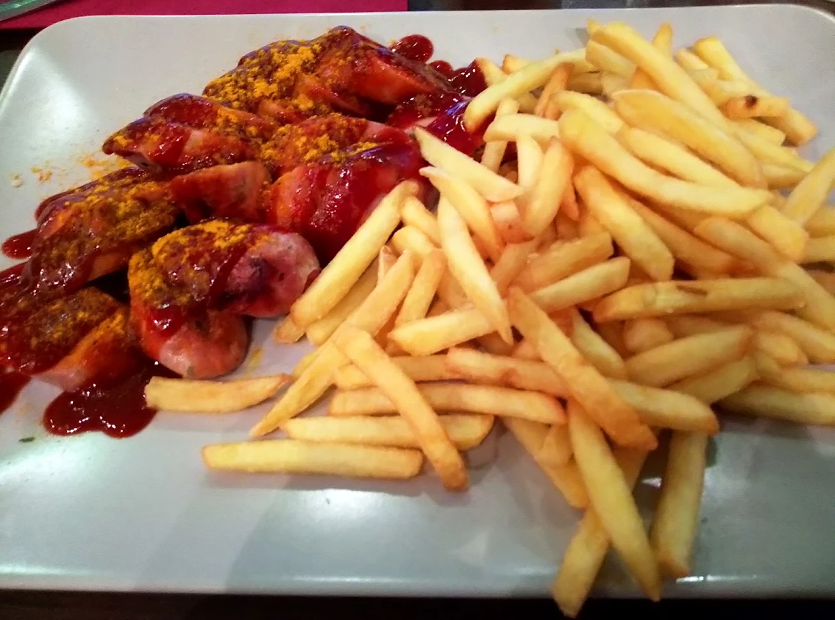 Currywürst Mit Pommes