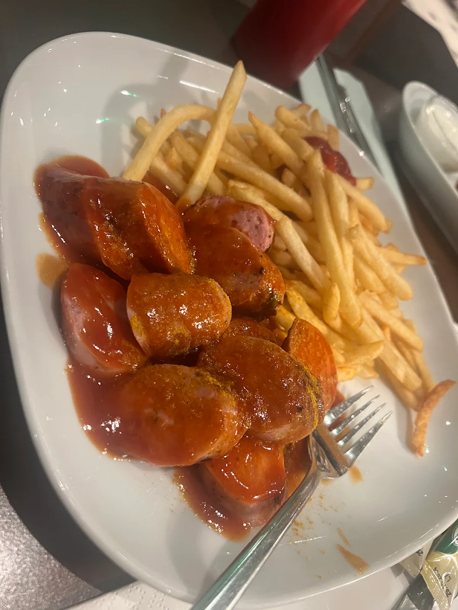 Currywurst Pommes