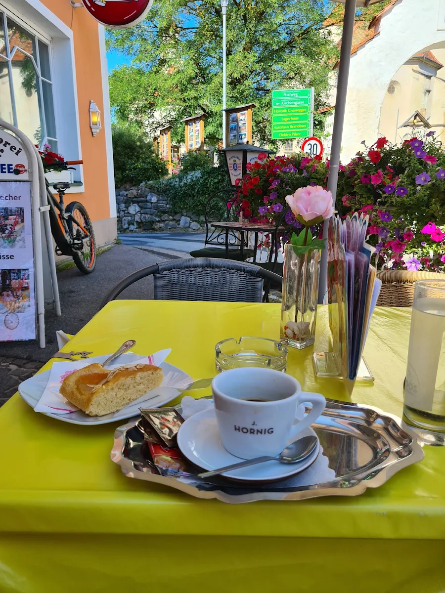 Marillenkuchen Mit Verlängerten Schwarz