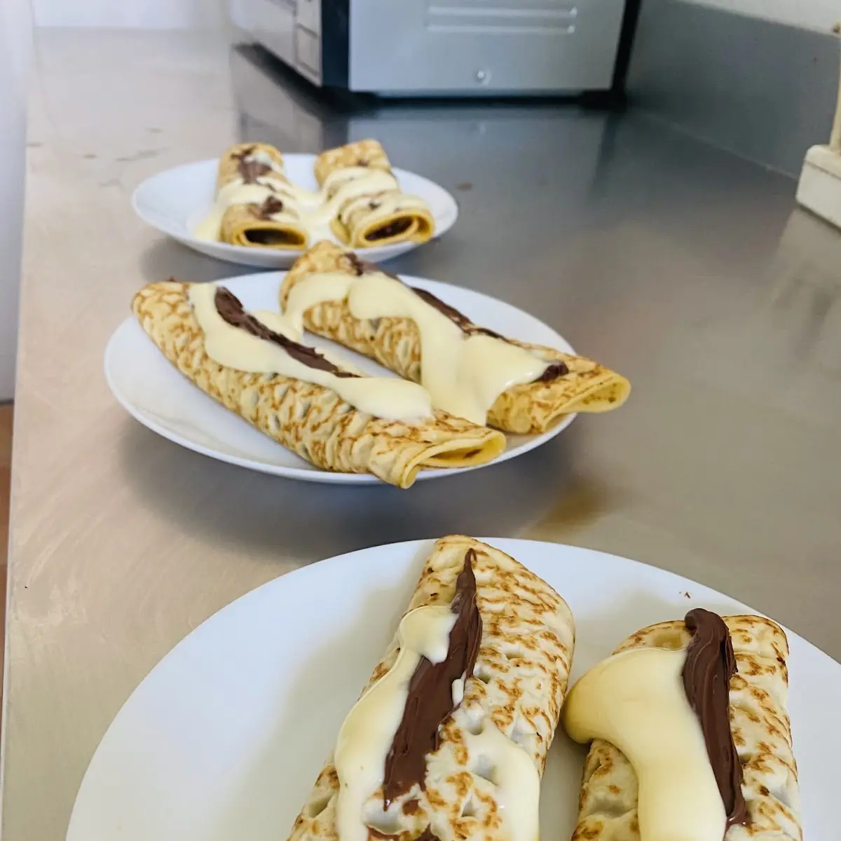 Palatschinken Mit Vanille Und Nutella