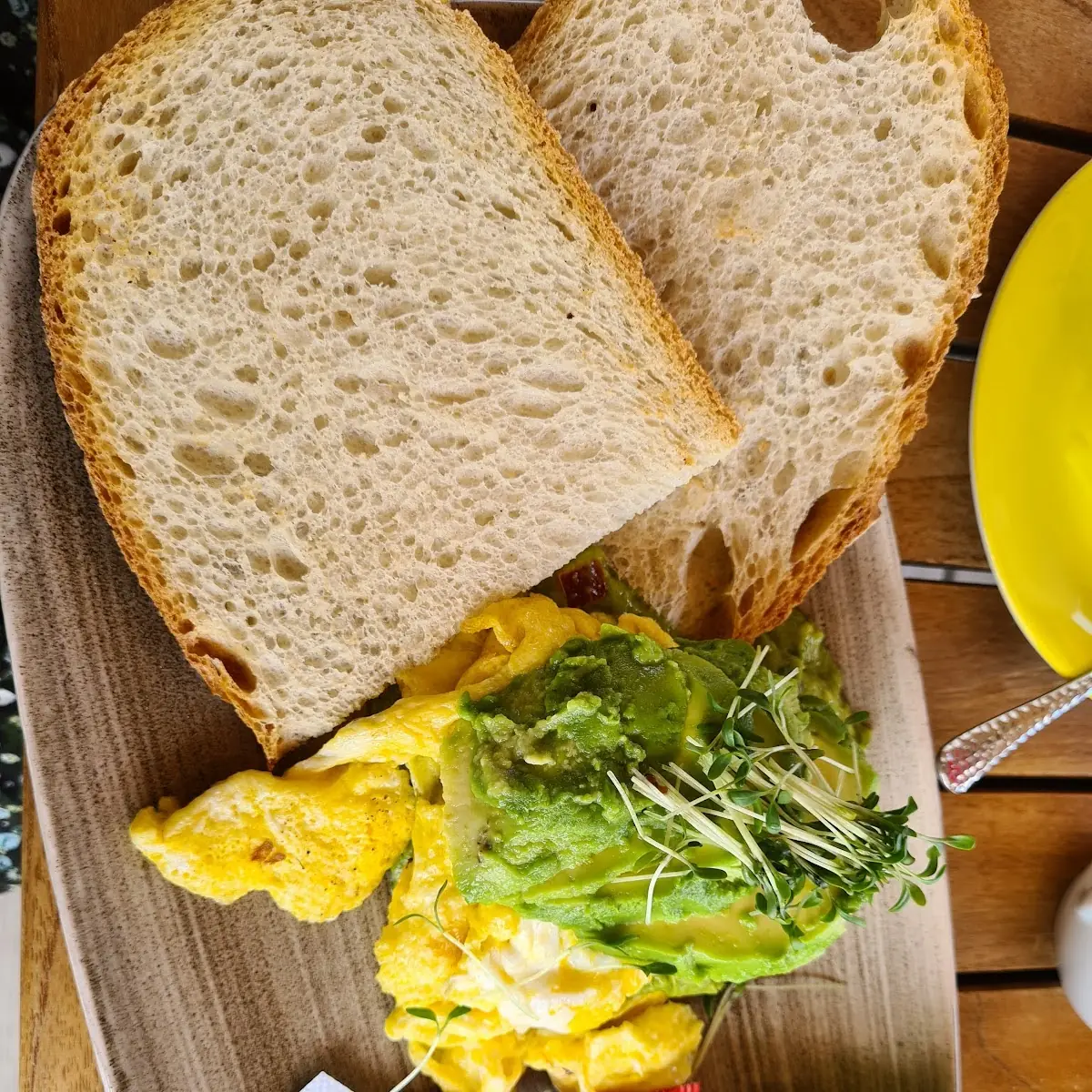 Avocado-frühstück