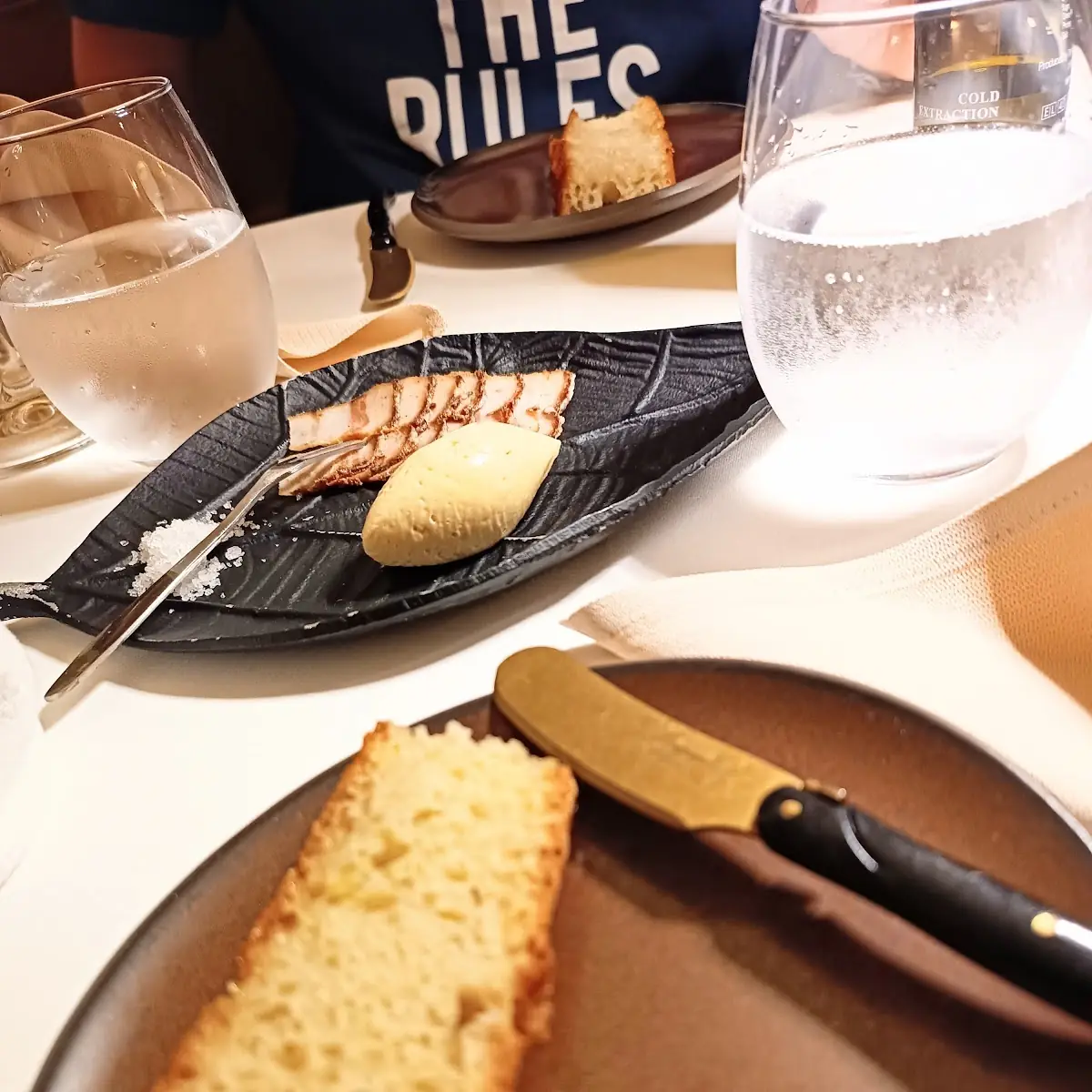 Gruß Des Hauses Selbstgebackenes Brot Butter Mit Salz