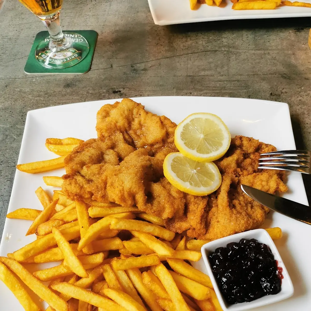 Wiener Schnitzel Mit Pommes Frites