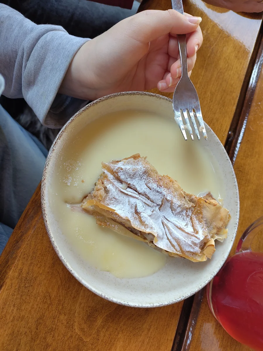 Apfelstrudel Mit Vanillesauce
