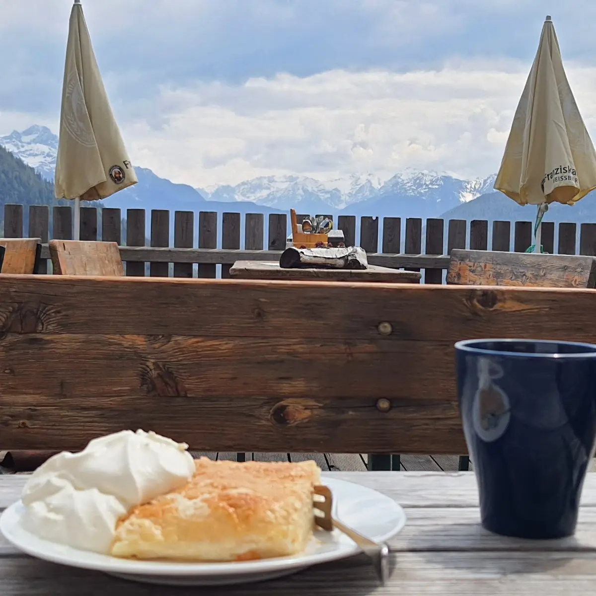 Topfenstrudel Mit Sahne