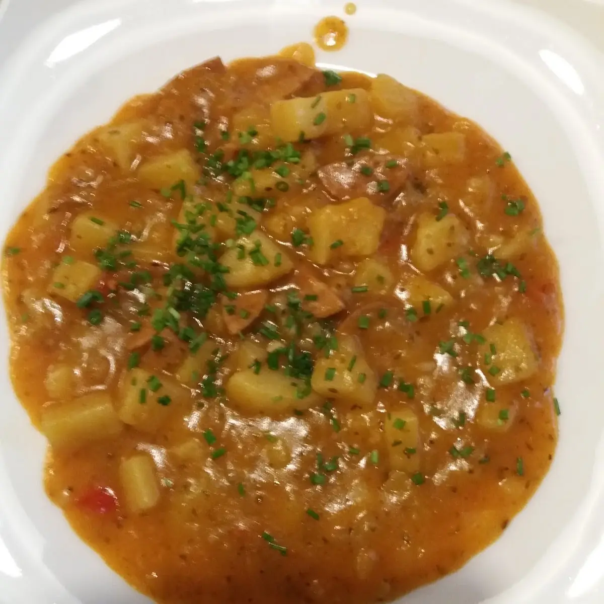 Erdäpflgulasch Hausgemacht