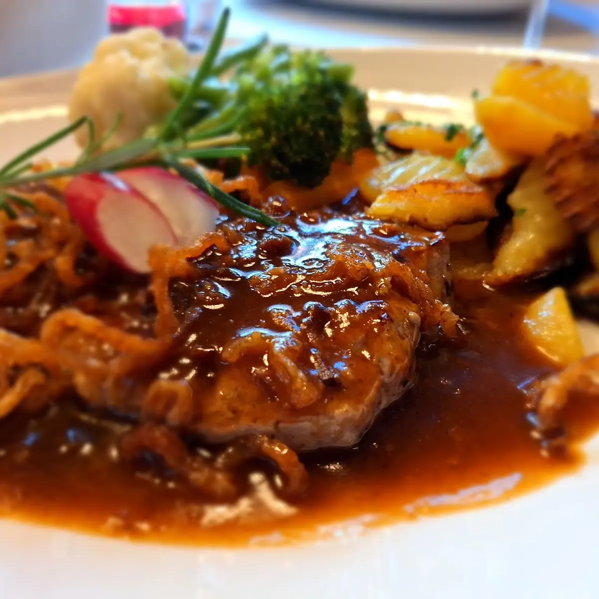 Zwiebelrostbraten Mit Röstkartoffeln
