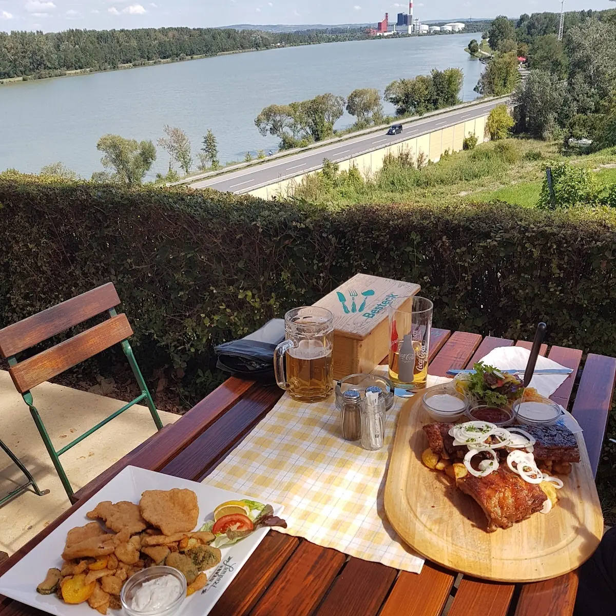Spare Ribs Und Gemischtes Gebackenes