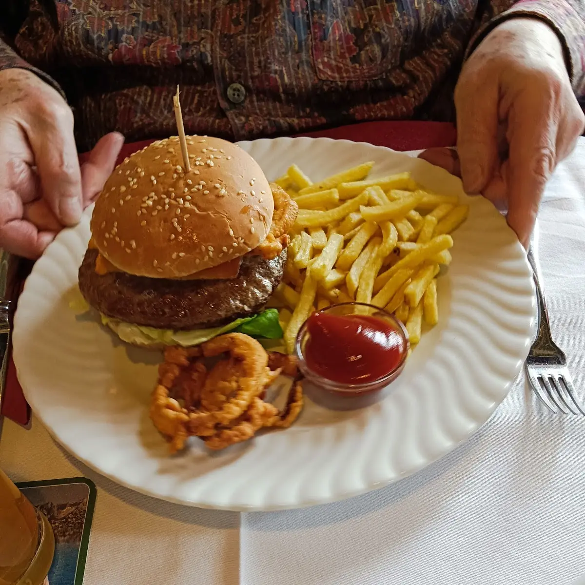 Burger Mit Pommes Frites