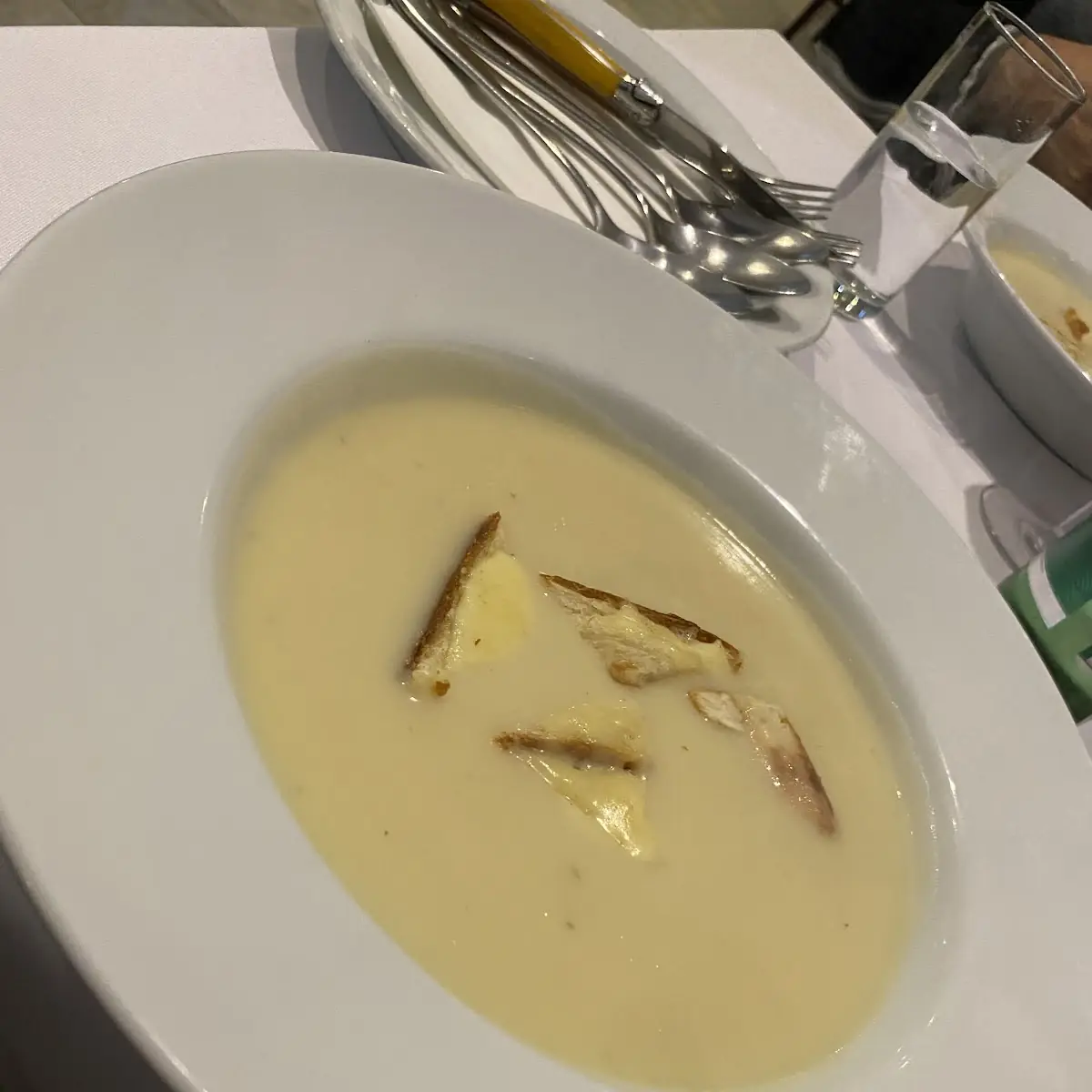 Knoblauchcremesuppe, Das Pizz