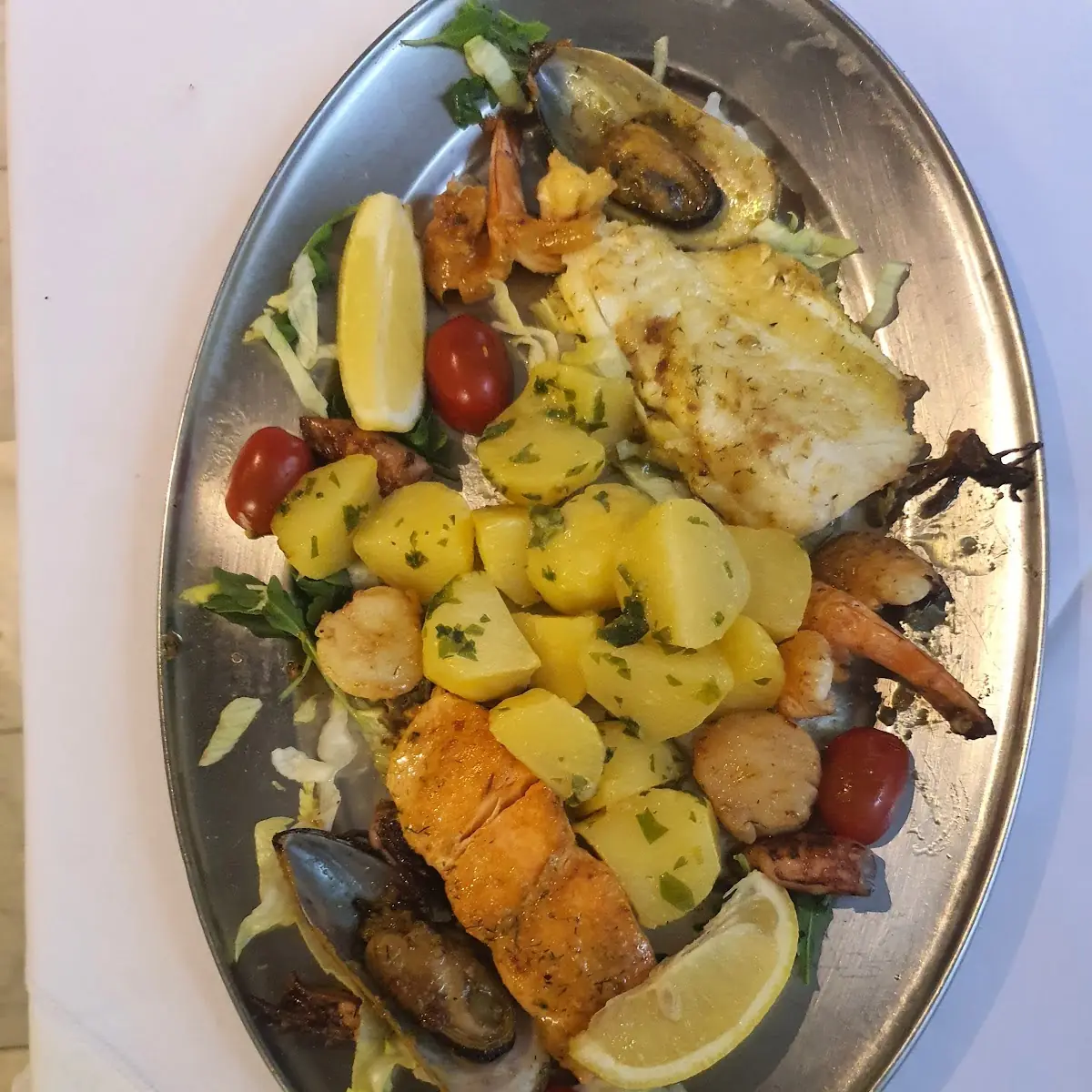 Pesce Alla Griglia Fischplatte, Das Pizz