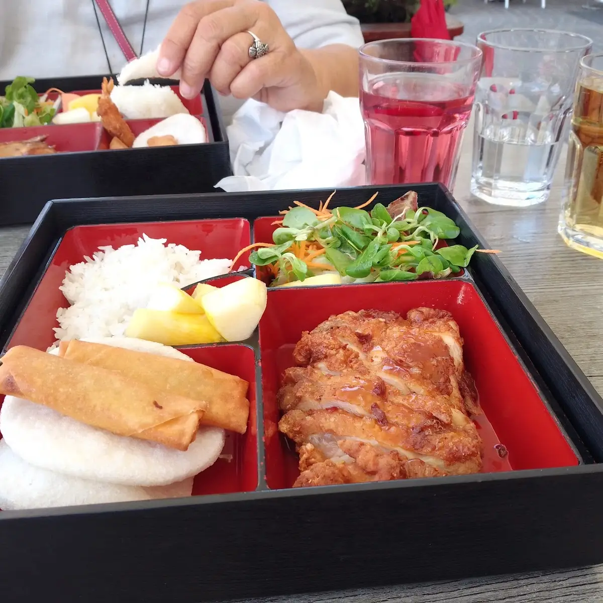 Huhn Mit Gemüse, NOVOILUFA Sushi & Wok