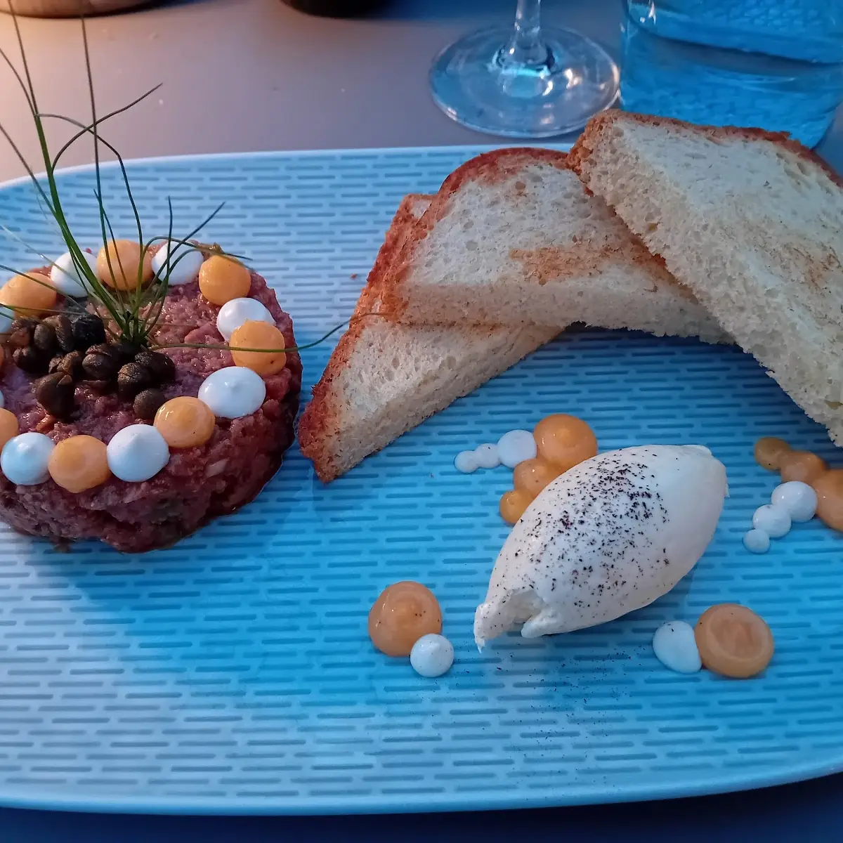 Beef Tartar Mit Brioche