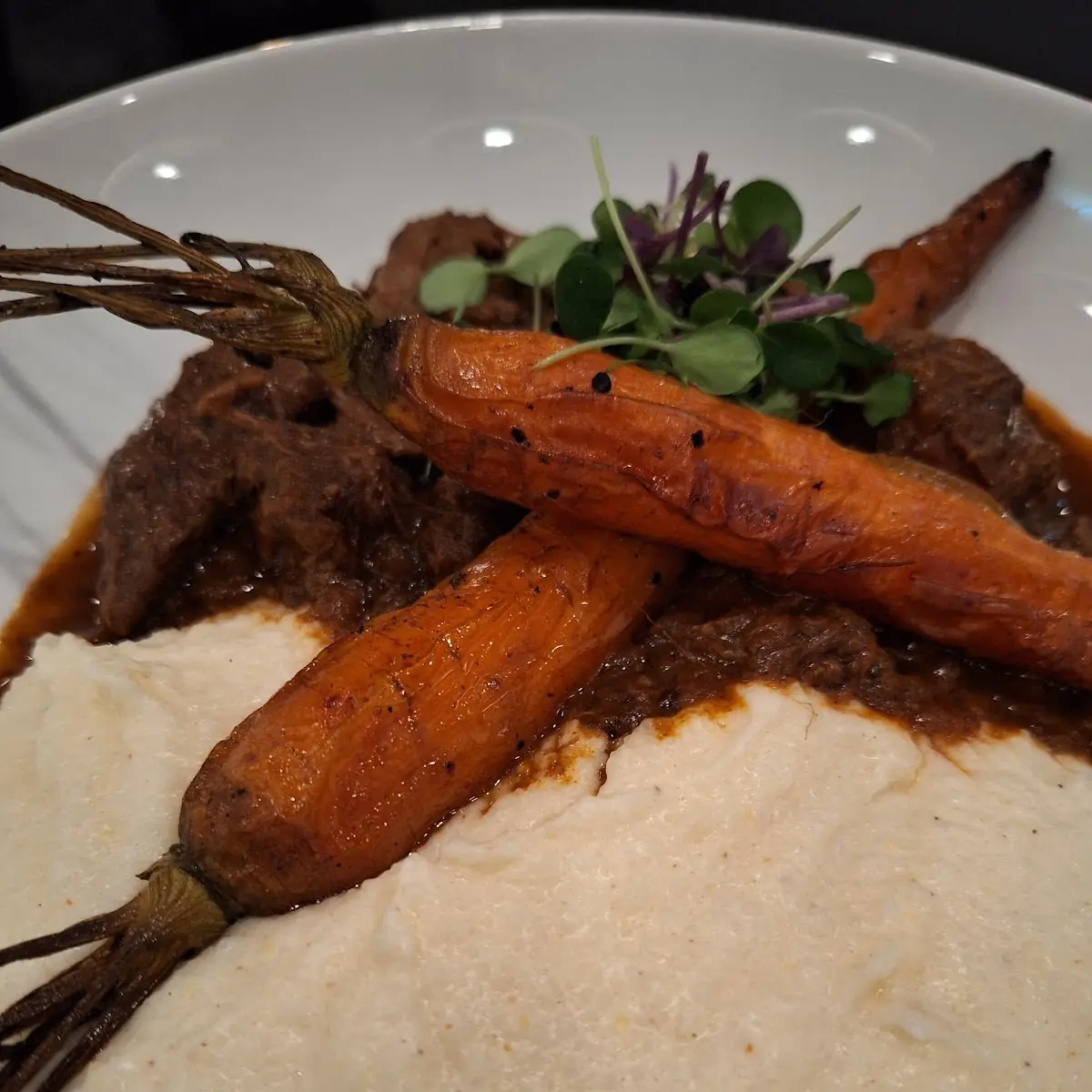 Rindsgulasch Mit Polenta Und Karotte
